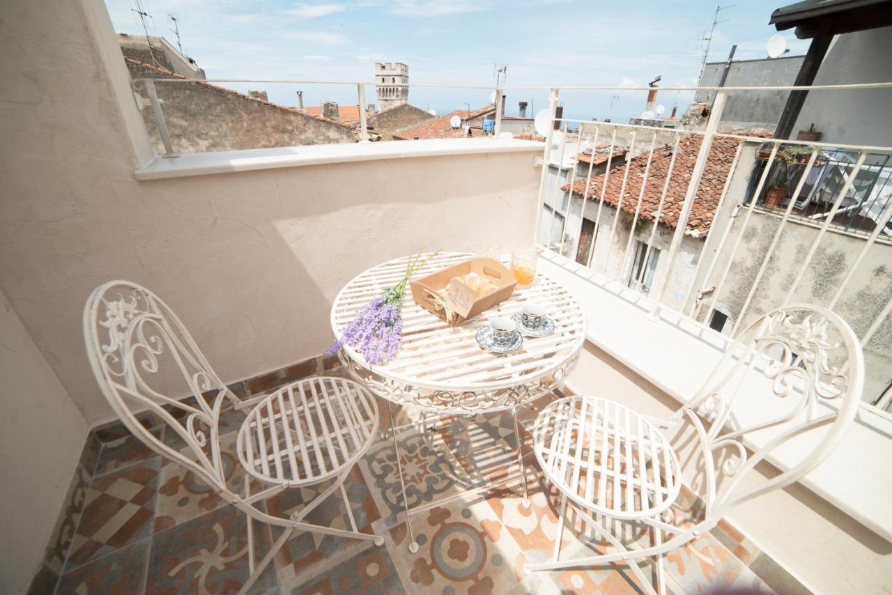 Aria Di Vico Aparthotel Vico Del Gargano Buitenkant foto