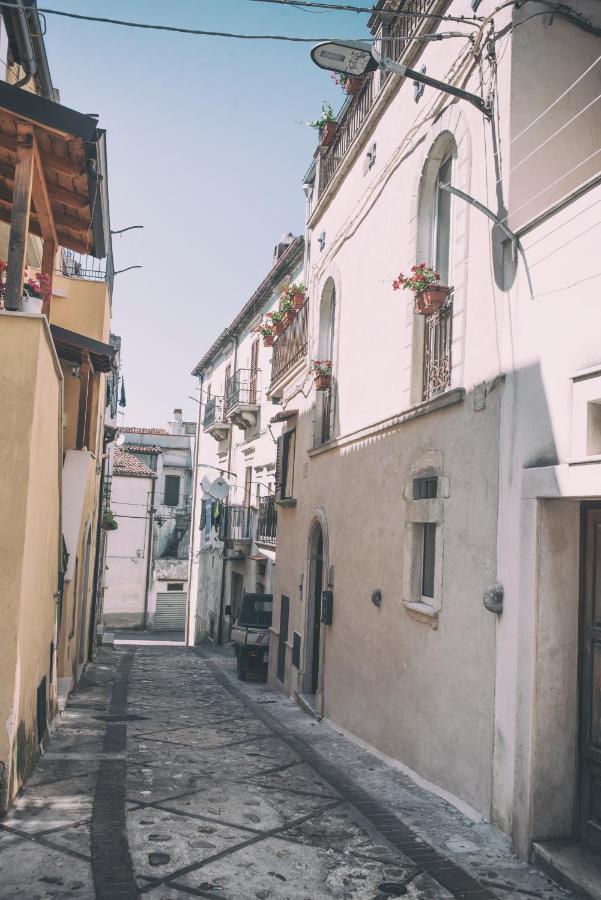 Aria Di Vico Aparthotel Vico Del Gargano Buitenkant foto